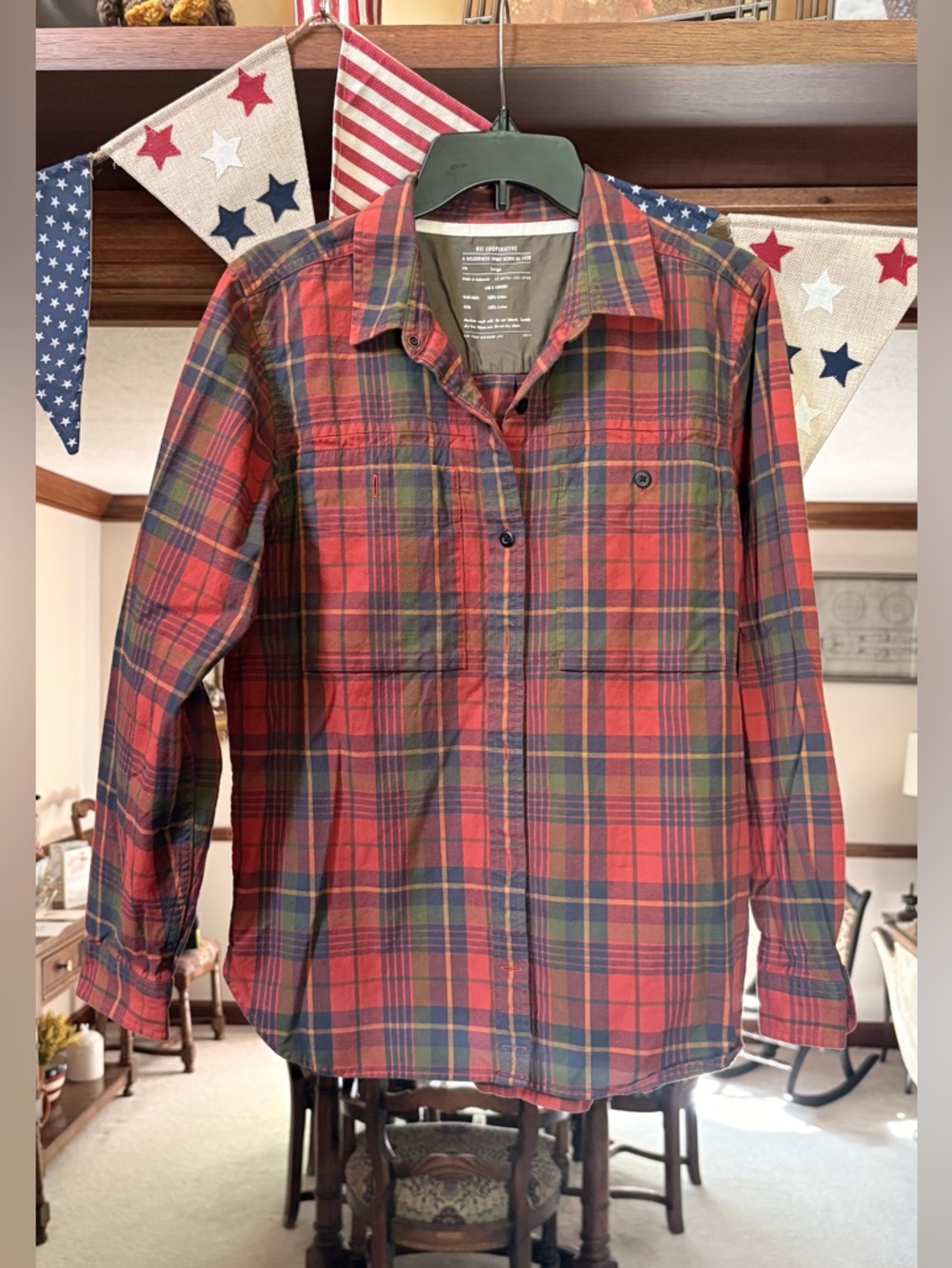 Women’s Size Large REI Plaid Long-Sleeve Button-Up Shirt
